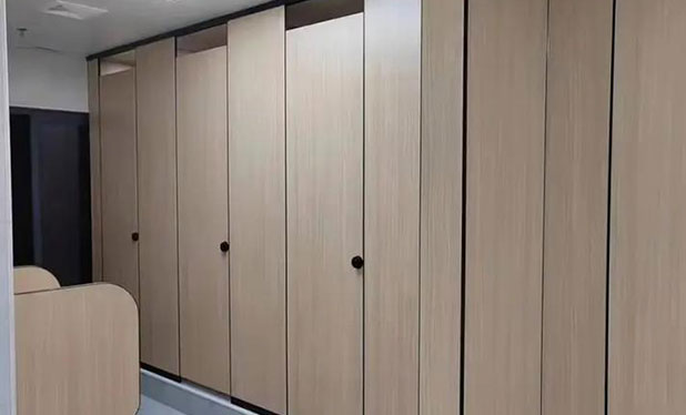 防潮板公共卫生间隔断安装注意事项